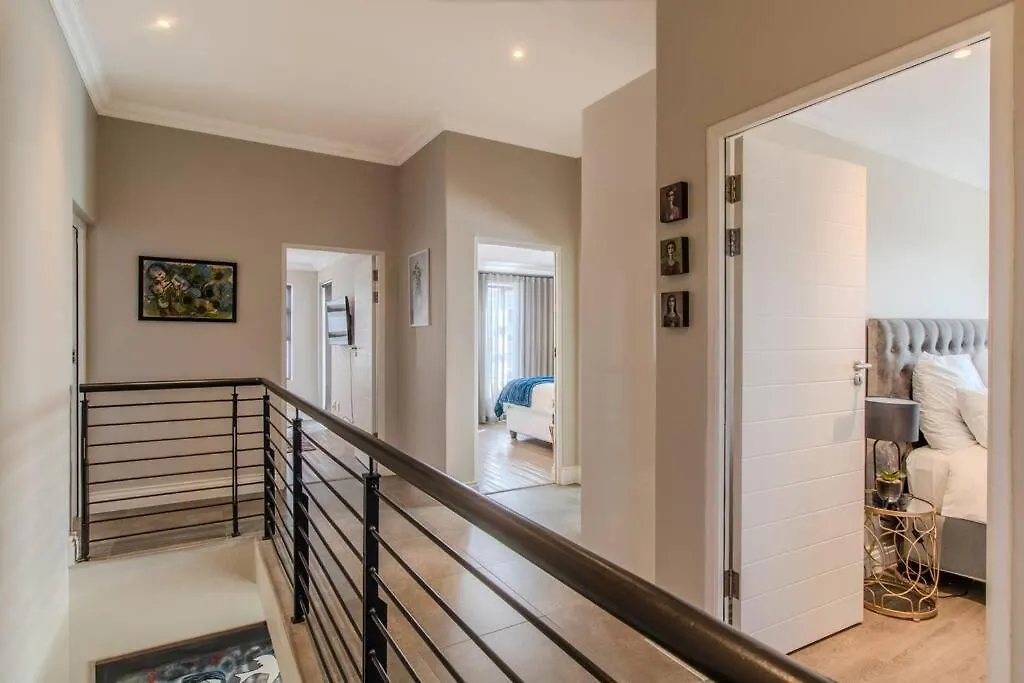 Songbird D'Aria Cape Town Luxury House On Wine Estateヴィラ 0*,  南アフリカ